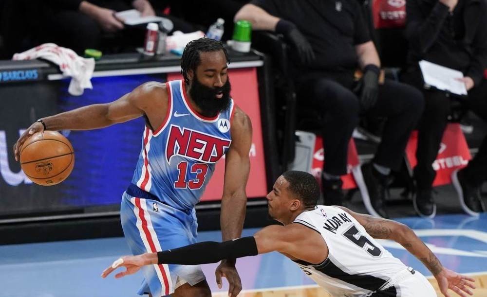 詹姆斯·哈登|勝之不武？馬刺球員控訴哈登動作骯臟，慢鏡頭回放看出細節