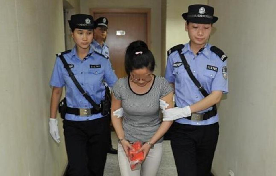 90育儿|22岁女子7万将儿子卖给医疗公司,系拐卖儿童,网友:虎毒不食子