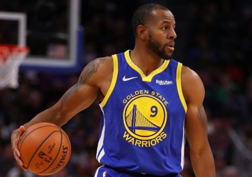 在你身旁打伞|湖人迎喜讯！时隔1年隆多重回洛杉矶，他才是詹皇身边的左膀右臂