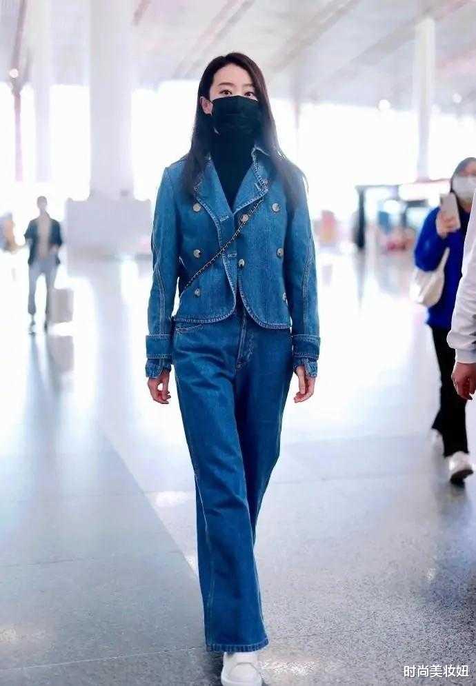 时尚美妆妞 张小斐火了后衣品真高级，一身牛仔穿搭简洁大气，明星范十足