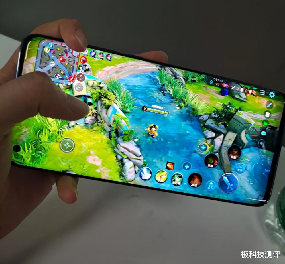 CES|手机屏幕的曲直之争——2022年，你会选择曲面屏还是直面屏？