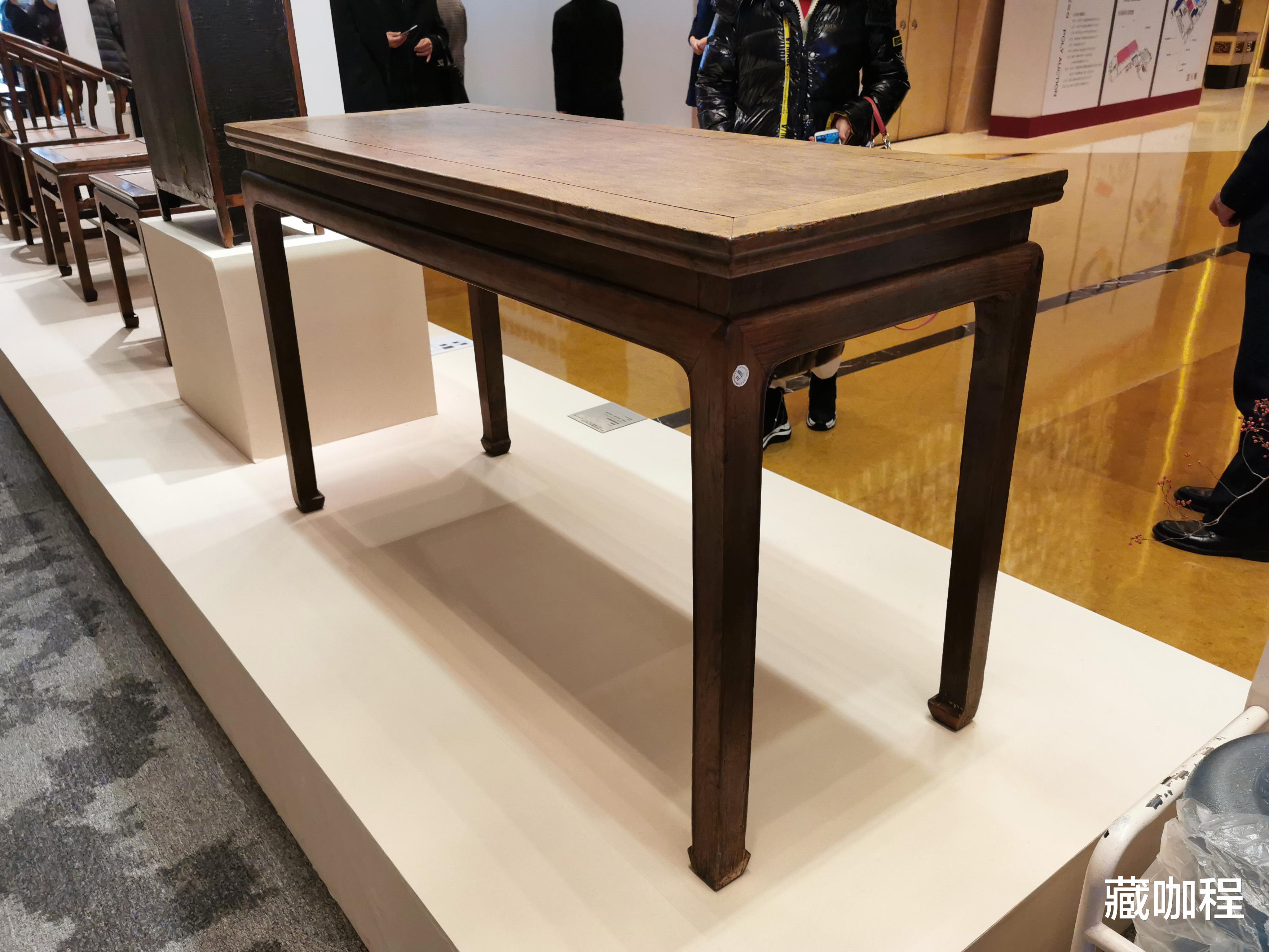 |披麻挂灰依稀尚存，清黄花梨条桌230万成交