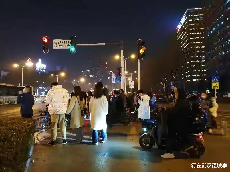 行在武汉觅城事 光谷，为什么能吸引那么多年轻人？