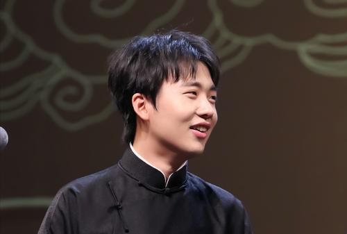 郭麒麟|女方陪同现身医院，郭麒麟疑似恋情曝光，郭德纲或迎大儿媳