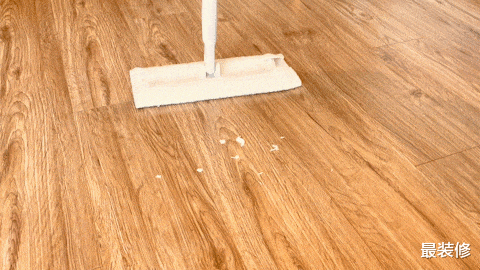 年底扫除,地板天天拖还有毛絮?教你正确做法,一周不拖都干净!