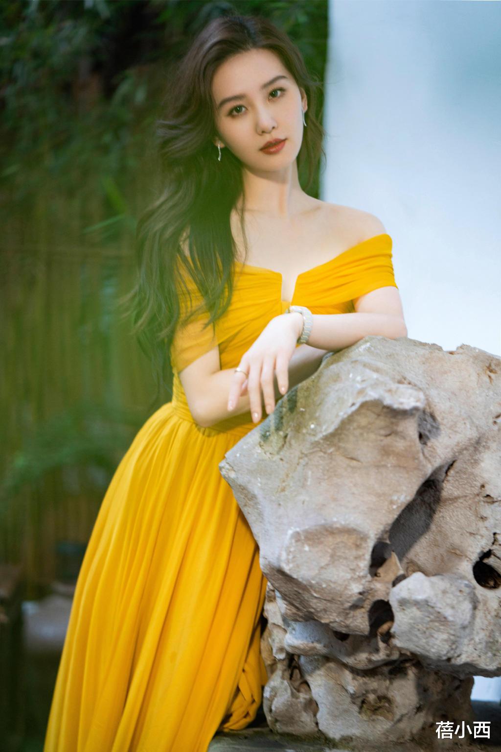 蓓小西|吴奇隆的小娇妻刘诗诗真是太漂亮了,穿黄色连衣裙,气质一等一