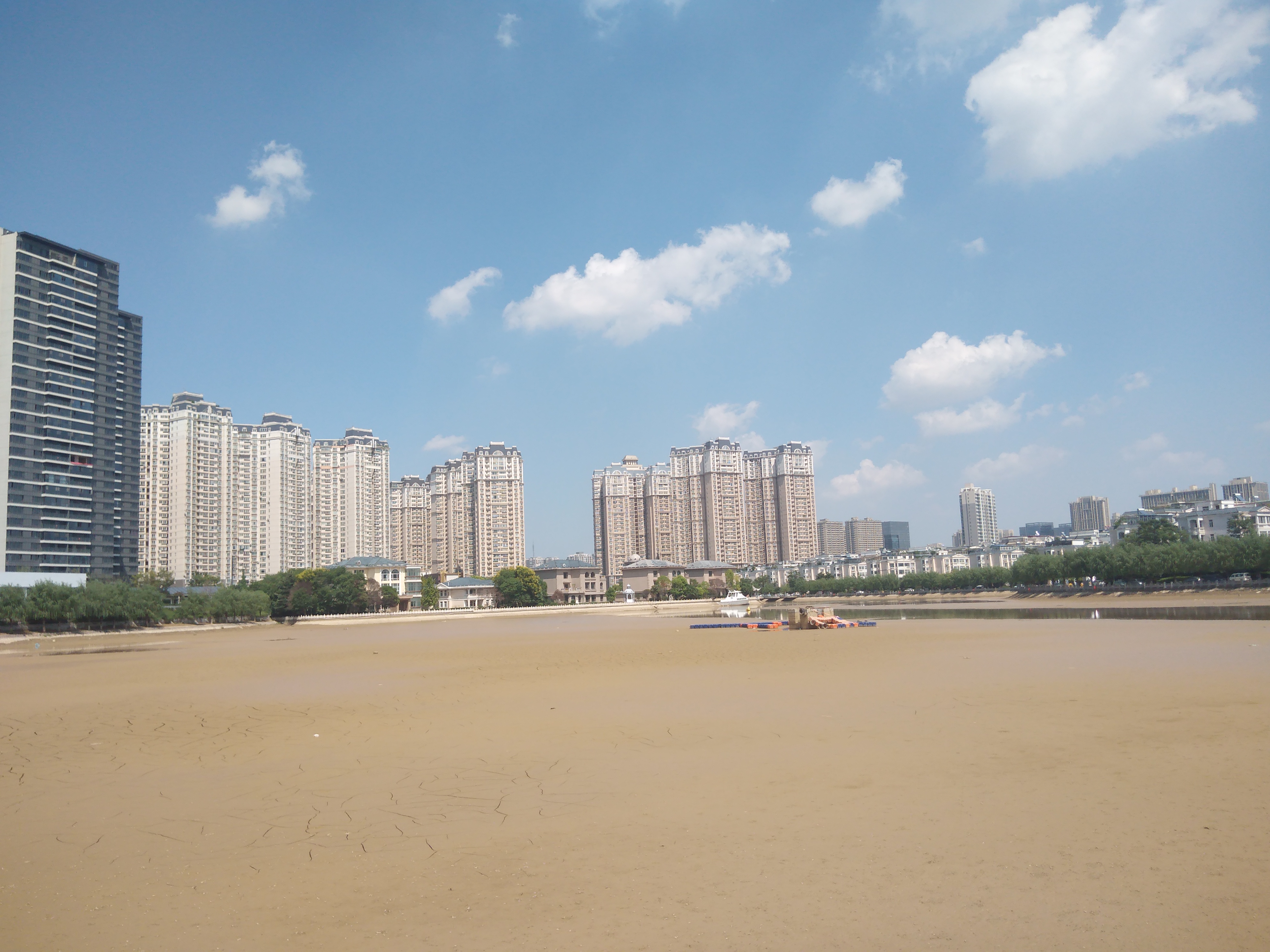  帝湖水干了