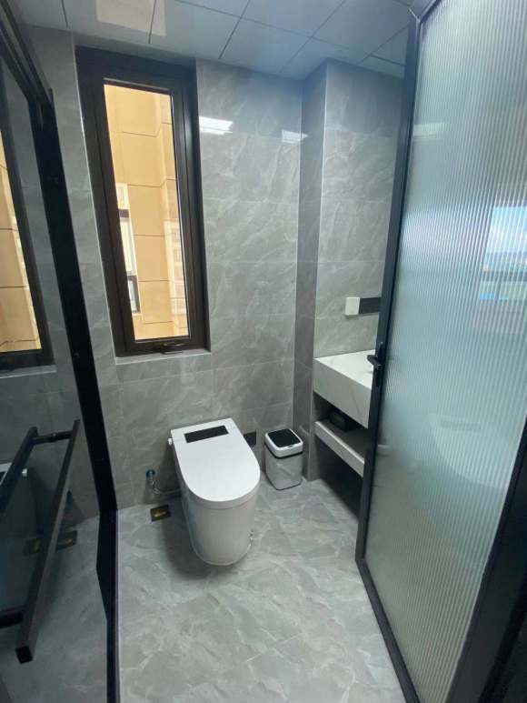 新房装了5个月，效果漂亮又大气，客厅不装电视，装了投影仪