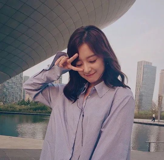 金智媛|“天然女神”金智媛：颜值丝毫不输宋慧乔，如今广告接到“手软”