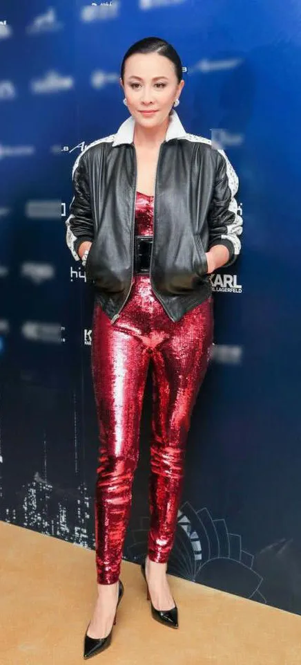 秋小爱|中年女明星红毯“作妖”，你姐在社会上，没什么不敢穿的