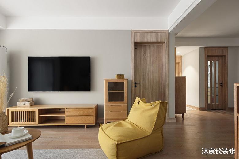 |30岁姑娘把家装得清爽淡雅，氛围很温馨，邻居纷纷称赞：住着舒服