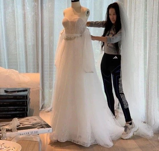 verawang|王薇薇:身价40亿无子女,和小32岁男友7年之痒,72岁身材像少女