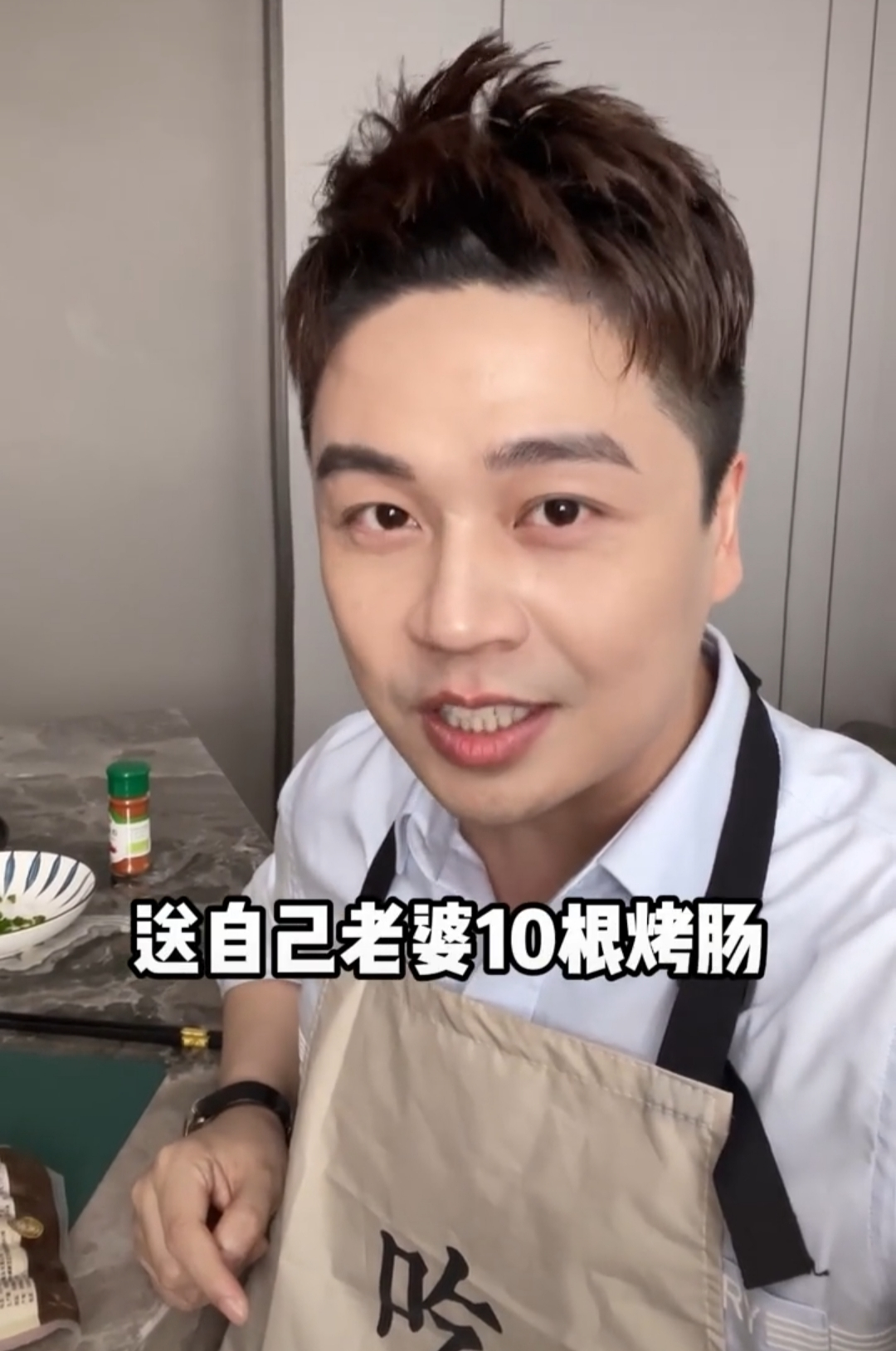 沈涛|主持人沈涛做“烤肠花束”送老婆大秀恩爱,网友:这狗粮吃饱了