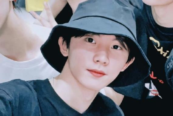 金樱妈妈|时代少年团全员晒素颜，失去百万修图，马嘉祺宋亚轩颜值把我看愣