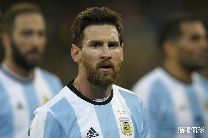 梅西|一年三次，梅西從貝利身邊呼嘯而過