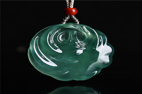 翡翠|翡翠玉石怕冷水吗，用冷水浸泡会不会开裂，行家告诉你答案