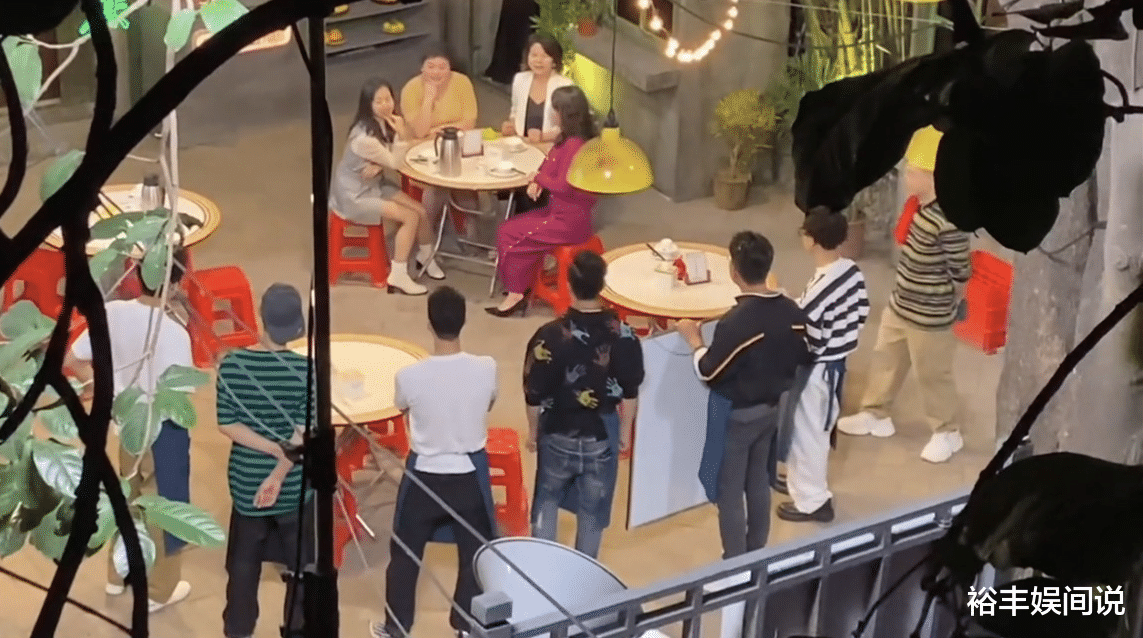 陈小春|大湾区哥哥成功获街坊支持，声音躁动却无人投诉，内部景象曝光
