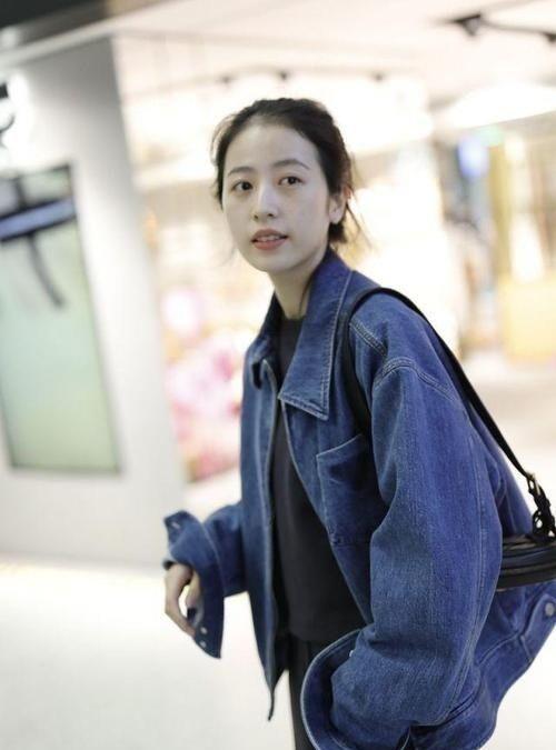 周雨彤|杨紫: 我卸妆了，周雨彤: 我也卸妆了，宋伊人: 麻烦让开