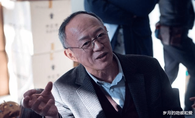 金士杰|57岁娶了他22岁的学生，60岁喜得双胞胎，今年近70却成这样