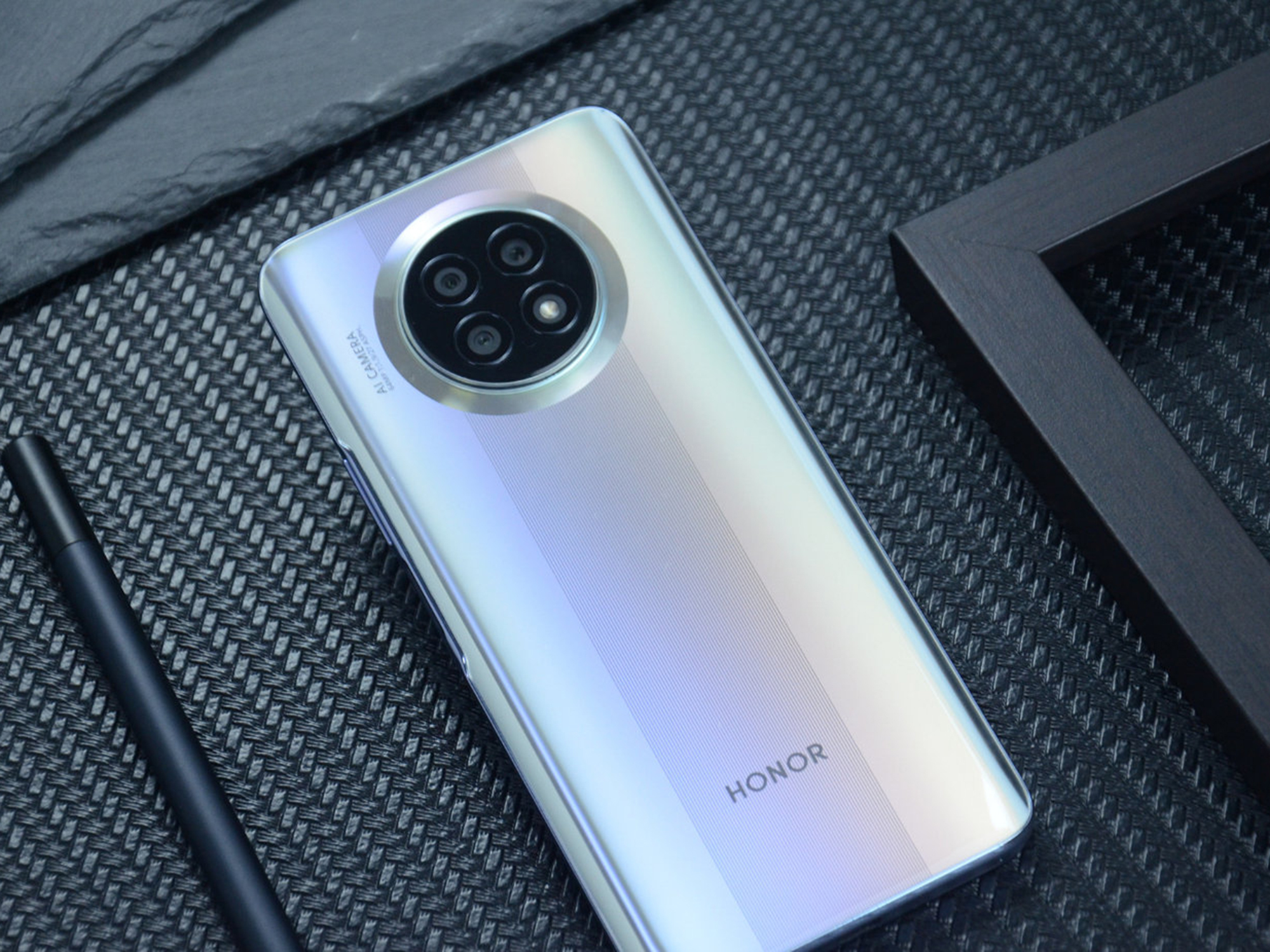 華為榮耀|120HZ屏幕、66W快充已降至1499，榮耀千元機重回低價，性價比還行