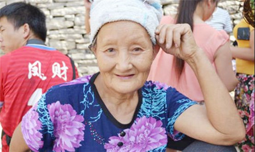 杨炳莲|以美貌出名的压寨夫人杨炳莲，专家还原18岁的容貌，让网红脸惭愧