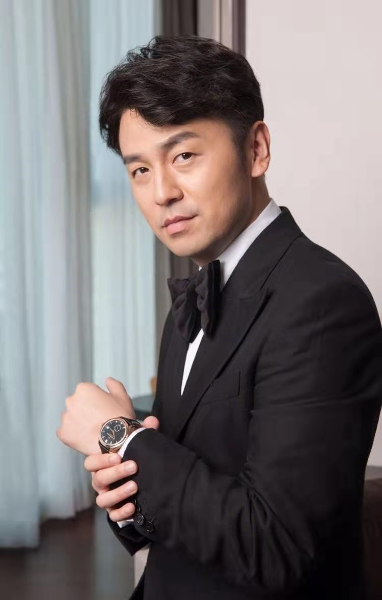 雷佳音|说起来娱乐圈里面总有一些奇奇怪怪的出圈方式，就比如我们提起“头围大”这件事情