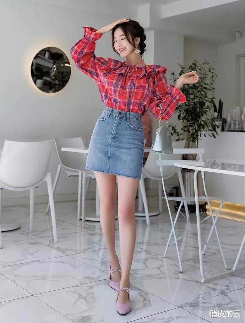 qg|公司新来的销售主管，一件白色衬衫青春又活力，这身行头够“合格”吗