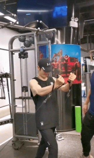 黄晓明|看完黄晓明的3餐，难怪1个月瘦26斤，网友：钱到位了我也能瘦