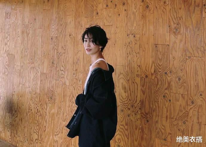 冬瓜 凭着一头“短发”，中年的她美得高级！3大穿搭要点，学会你也行