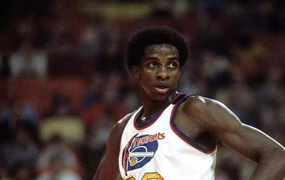 扣篮|NBA历史十大实战扣将排行：乔丹一扣定江山，卡特一扣定乾坤