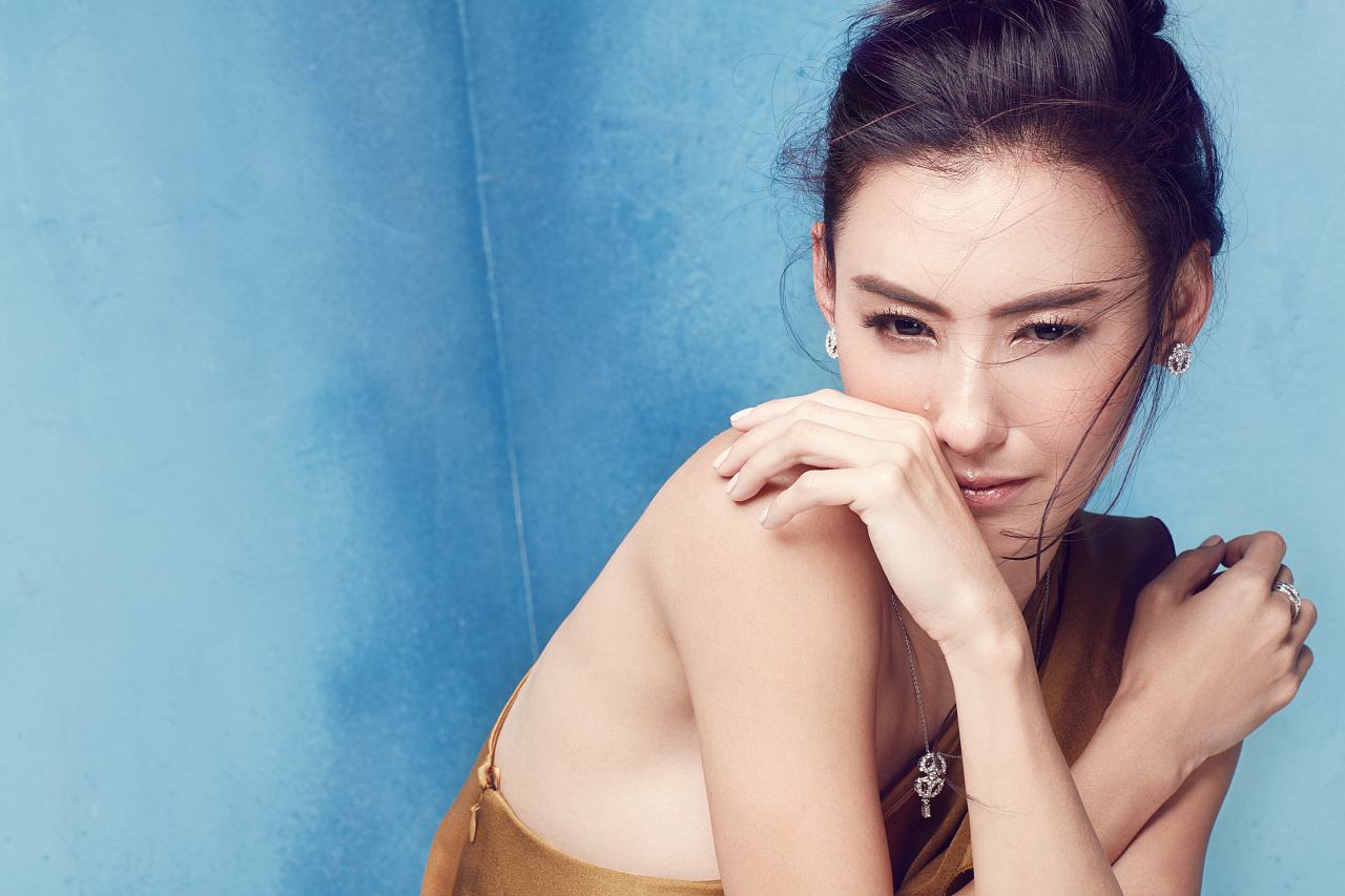 张柏芝|张柏芝爆出四胎，谢贤公开与儿媳三子关系，谢霆锋沦为工具人？