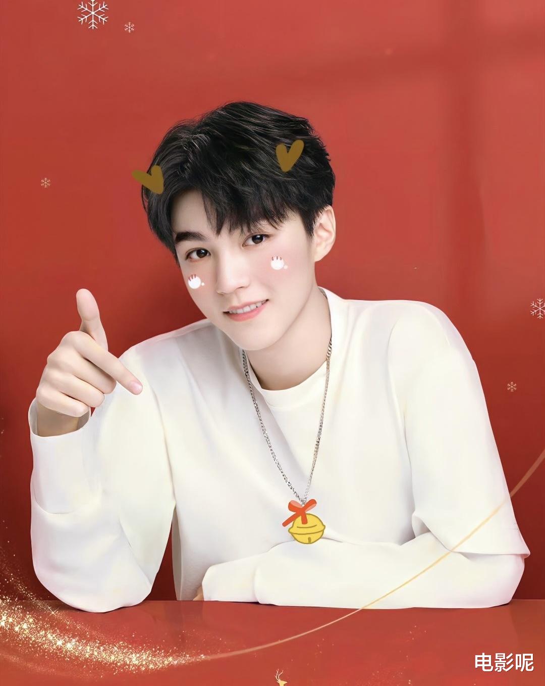 谭松韵|王俊凯给剧组工作人员发节日福利，一人一箱食物，被称赞好相处