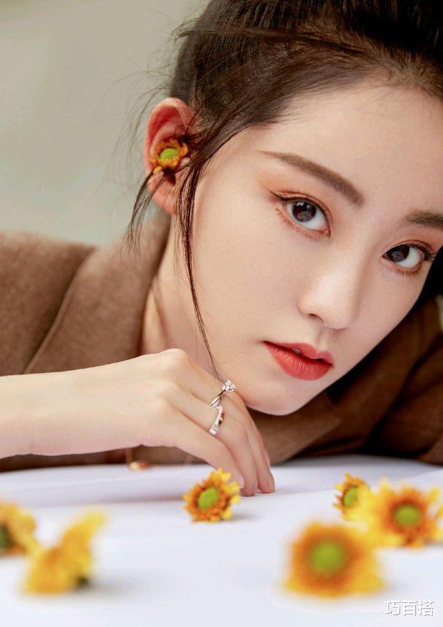 祝绪丹|祝绪丹时尚感深得杨幂真传!穿西服套装秀美腿,身材好衣品赞