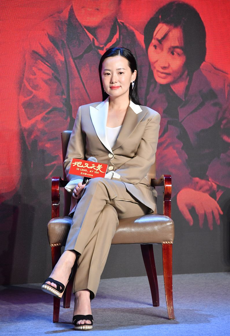 BiuFashion 素颜的咏梅和陶虹好温柔，穿搭简约没架子，看着像“邻家阿姨”