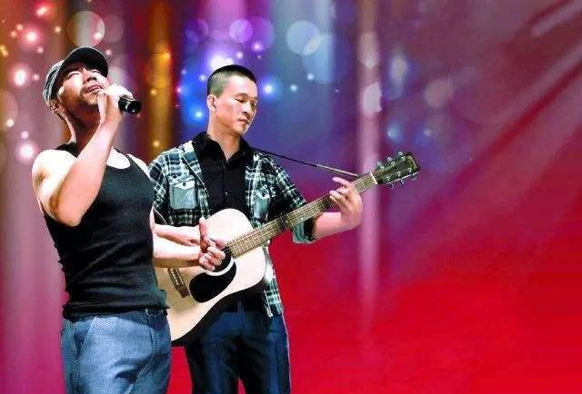 旭日阳刚|曾是家喻户晓的明星，如今商演几十块，旭日阳刚是如何自毁前程的