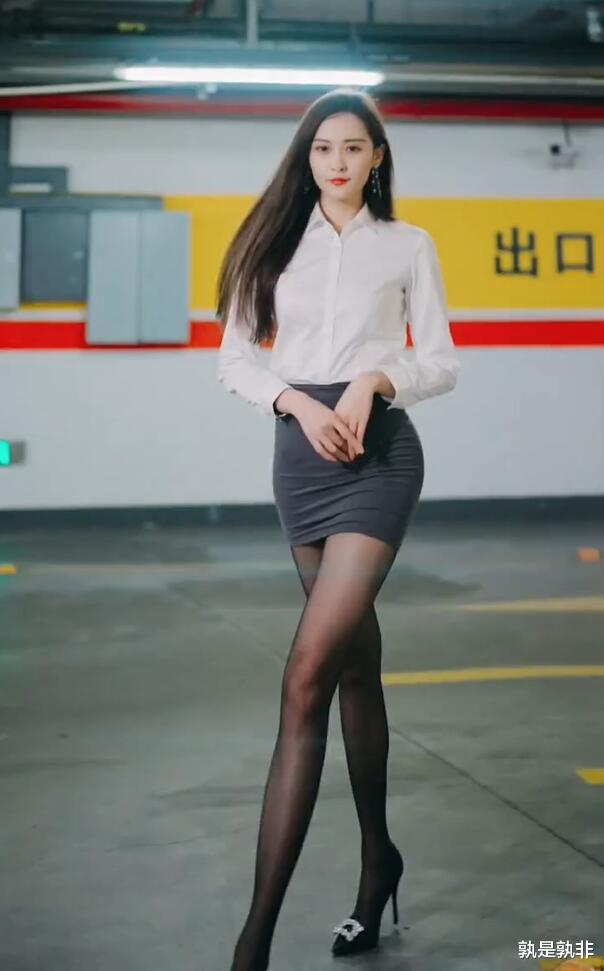 小姐姐|白衬衫下的时尚美女，兼具御姐与清纯