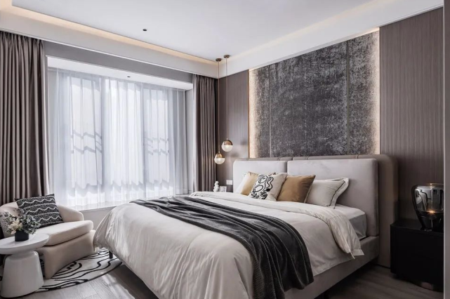 |158平现代风格装修，木格栅沙发墙、黑白灰卫生间，无主灯客厅