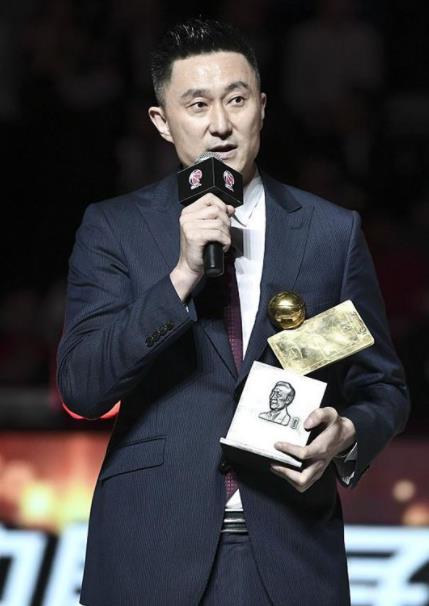 杜锋|中国男篮杜锋：姐姐开餐馆供他打篮球，成名后给姐姐养孩子