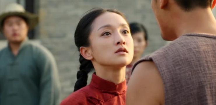 周迅|周迅首次回应新恋情，陈坤对其细心呵护，两人举动耐人寻味