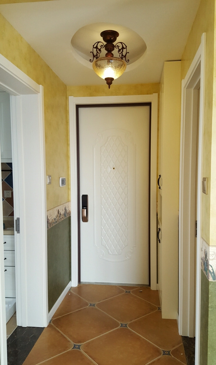 马桶旁边砌了半堵墙,老婆认定会难看,赢了她一年的工资