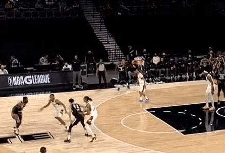 徐杰|4分钟0分！曾凡博又伤了！一年4次受伤！这是他进NBA的最大障碍