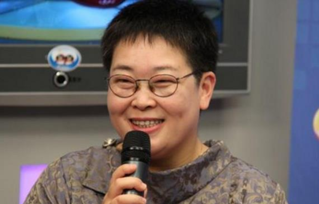 央视|继央视女间谍成蕾被捕，又一主持人栽了？白岩松罕见发声道破玄机