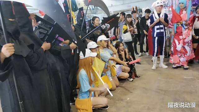 漫展|日本电视台发明了“马赛克”新用途：光明正大的盗拍漫展