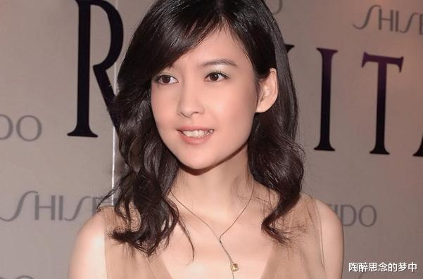 郑爽|53岁周慧敏颜值身材如20岁，冻龄秘诀曝光，难怪美成“中学生”