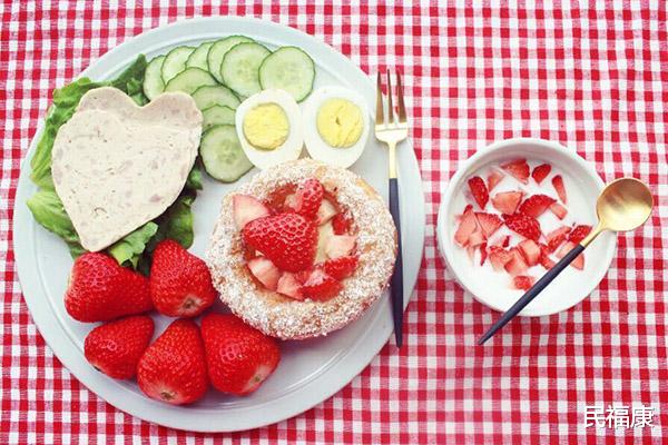 民福康|60岁后的老人，早餐应该如何安排？建议包含5种营养