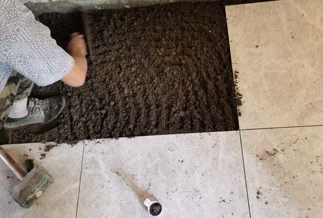 地砖铺完两天后全部空鼓，弄清空鼓的原因，重点掌握3个预防措施