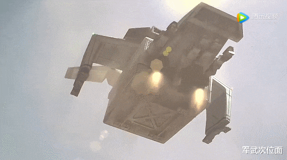 载人航天 当星球大战正式开始时，宇航员是使用AK47还是电磁炮？