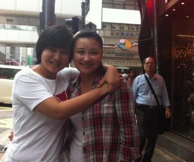 贾玲|贾玲不再隐瞒,自曝与自己结婚六年丈夫身份,难怪贾玲能开公司!