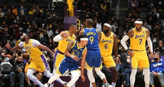 小陈有说 当18年没打无球的詹姆斯和13年没打无球的威少碰上，谁去打无球？