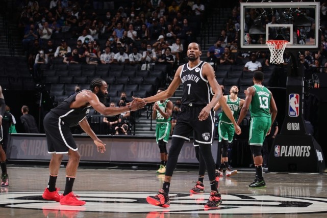 凯文·杜兰特|747天再轰季后赛30+!杜兰特32分创三大纪录:垫脚塔图姆引争议